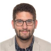 Doy clases particulares a niños y he dado clases de ingles a personas extranjeras y adolescentes